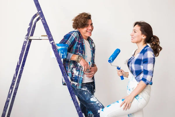People, renovation and repair concept - Portrait of lovely couple doing redecoration in apartment — Stock Photo, Image