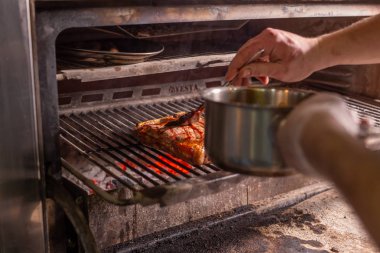 Gıda kavramı - biftek sosu ile kaplanır