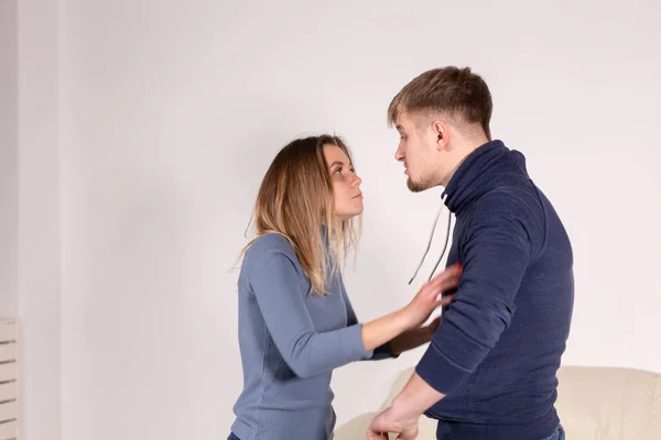 People, abuse and domestic violence concept - Portrait of man beating woman at home — Stock Photo, Image