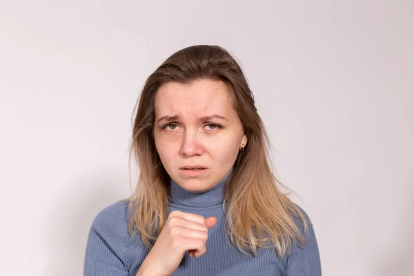 Concetto di persone, violenza e abusi - Ritratto ratto ravvicinato di donna che piange con mascara imbrattato — Foto Stock