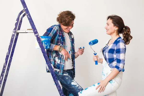 People, renovation and repair concept - Portrait of lovely couple doing redecoration in apartment — Stock Photo, Image