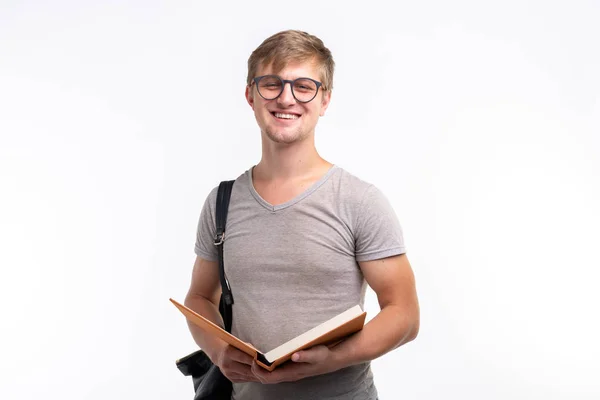 Persone, conoscenza e concetto di istruzione - Studente che legge un libro su sfondo bianco — Foto Stock