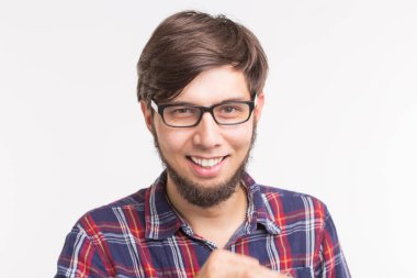 İfade ve jest kavramı - gülümseyen adam portresi kadar yakın