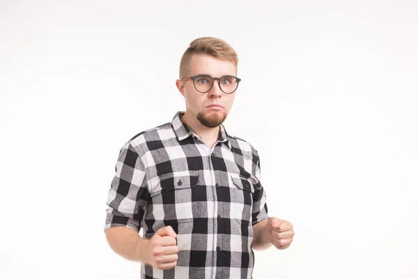 Lidé a emoce koncept - pohledný mladý muž v kostkované košili sranda tanec nad bílým pozadím — Stock fotografie