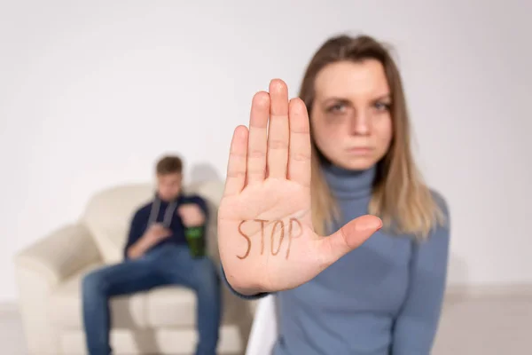 People, domestic violence and abuse concept - Woman shows stop abusing sign over mans background — Stock Photo, Image