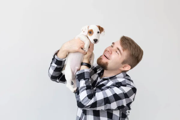 People and pet concept - Close up portrait of jack russell terrier puppy sitting on the mans hands — Stock Photo, Image