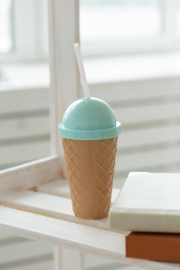 Rafta dondurma gibi plastik şişe formu