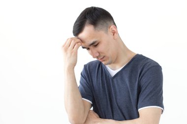 İşlem, sorun, insanlar kavramı - genç adam sorun hakkında düşünme