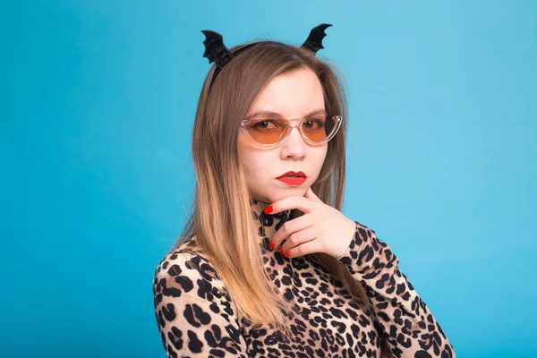 The evil woman with a waist bat on the head. Fancy dress for Halloween on blue background — Stock Photo, Image