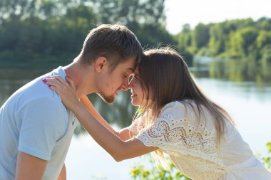Boşanma, kavga ve ilişki sorunu - Genç çift birbirlerine kızgın