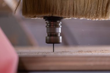 fabrika ve üretim konsepti-mobilya üretiminde kesme aleti