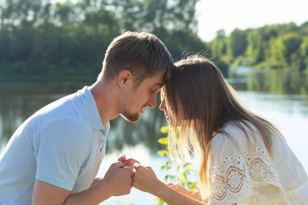 Problema de divorcio, pelea y relación - Pareja joven enojada entre sí — Foto de Stock