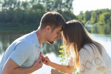 Boşanma, kavga ve ilişki sorunu - Genç çift birbirlerine kızgın