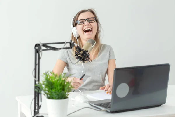 Music, dj, blogging and broadcasting concept - Female radio host with a funny expression — Stock Photo, Image