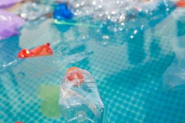 Plastik geri dönüşüm, kirlilik ve çevre kavramı - Suplastik çöp kirliliği Çevre sorunu