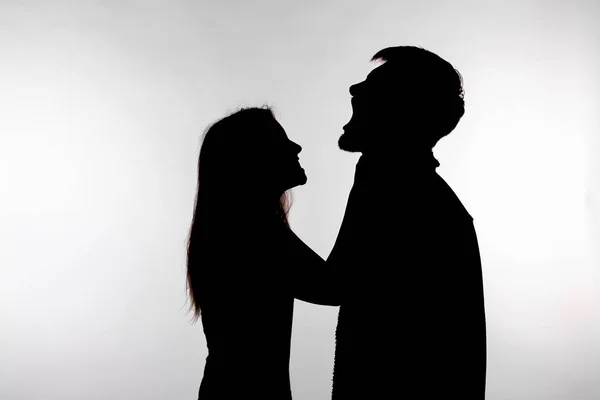 Domestic violence and abuse concept - Silhouette of a woman asphyxiating a man — Stock Photo, Image