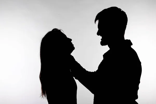 Domestic violence and abuse concept - Silhouette of a man asphyxiating a woman — Stock Photo, Image
