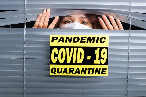 Hospital quarantine or isolation of patient standing alone in room with hopeful for treatment of Coronavirus COVID-19 Pandemic, Outbreak Efforts prevent virus spreading hazard controls concept. — Stock Photo, Image