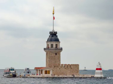 İstanbul yakınlarındaki Boğaz 'da küçük bir adada Bakire Kulesi. Türkiye 'nin tarihi, kültürel mirası ve deniz tarihi