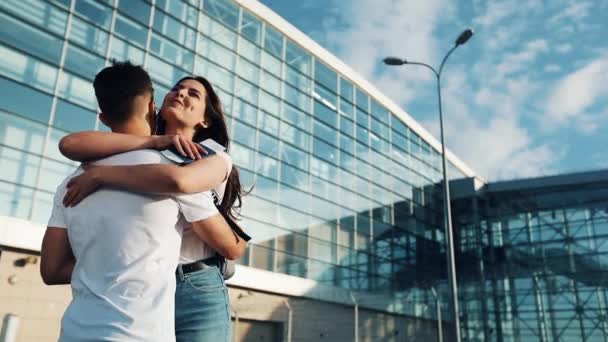 The long-awaited meeting at the airport loving couple. Love and hug each other. Meeting of two loving people. Slow motion — Stock Video