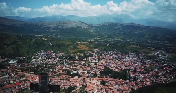 Видео с беспилотника - панорамный вид на Тальякоццо, AQ. Италия — стоковое видео