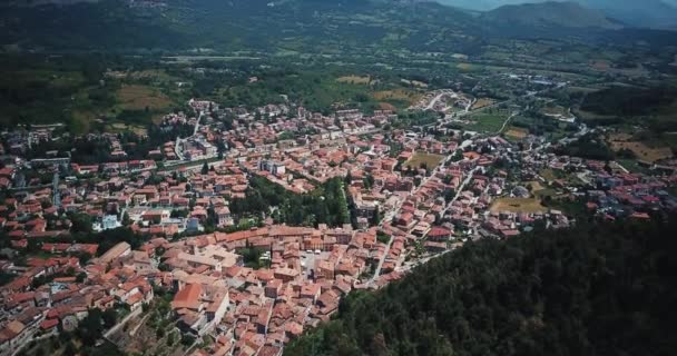 Luchtfoto drone beelden video - panoramisch uitzicht Tagliacozzo, Aq. Italië — Stockvideo