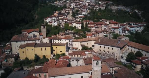 Vídeo de imágenes aéreas de drones - vista panorámica de Tagliacozzo, AQ. Italia — Vídeos de Stock
