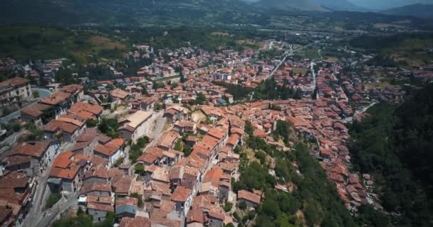 Video - záběry letecké dron panoramatický pohled Tagliocozzo, Aq. Itálie — Stock video