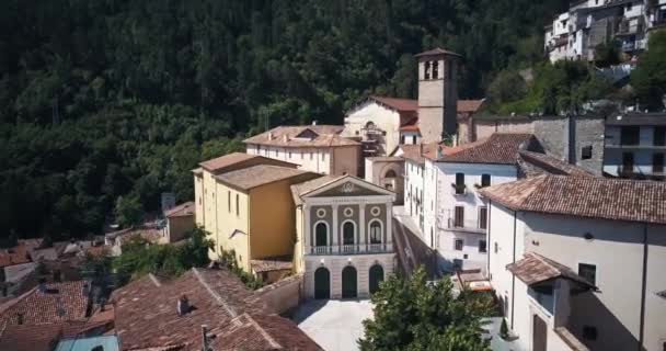 Luchtfoto drone beelden video - panoramisch uitzicht Tagliacozzo, Aq. Italië — Stockvideo