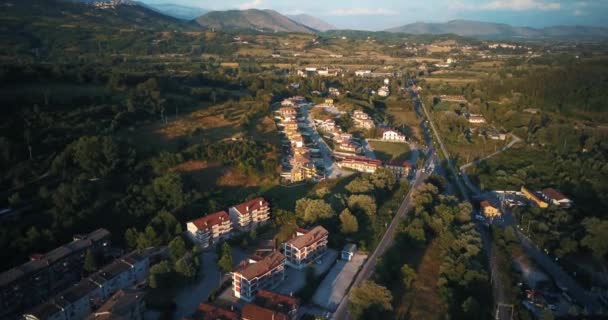 Luchtfoto drone beelden video - panoramisch uitzicht Tagliacozzo, Aq. Italië — Stockvideo