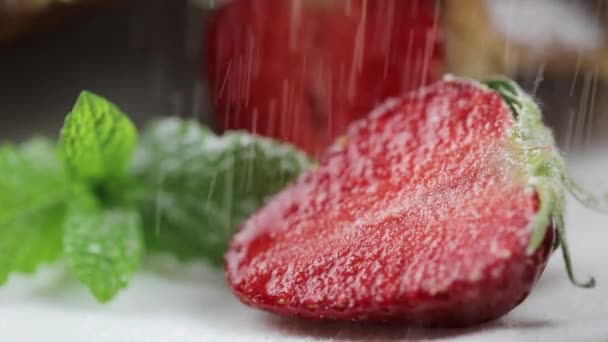 Layer cake with mint, strawberry. The chefs hand sprinkling dessert sugar powder. Tasty Layer cake, macro — Stock Video