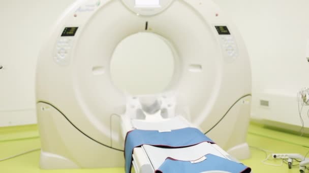 Lviv, ukraine - 15. Mai 2018. Magnetresonanztomographie mri scan in einem modernen Krankenhaus — Stockvideo