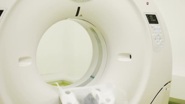 Μαγνητική τομογραφία σάρωσης Mri σε ένα σύγχρονο νοσοκομείο — Αρχείο Βίντεο