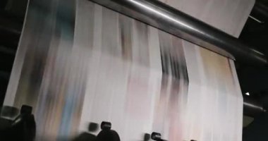 Bitki fabrika yazdırın. Gazete baskı bir bitki. Gazete basım evi makinede basılmış. Yakın çekim
