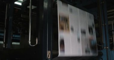 Bitki fabrika yazdırın. Gazete baskı bir bitki. Yazdırma bir ev makine üzerinde basılı gazete