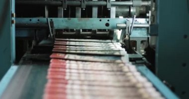 Gazeteler, Magazin, bitki fabrika, Konveyör bant satırdan sonra yazdırma birimleri üzerinde dergi taşımaları yazdırma