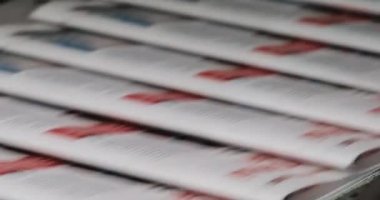 Gazeteler, Magazin, bitki fabrika, Konveyör bant satırdan sonra yazdırma birimleri üzerinde dergi taşımaları yazdırma