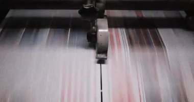 Bitki fabrika yazdırın. Gazete baskı bir bitki. Gazete basım evi makinede basılmış. Yakın çekim