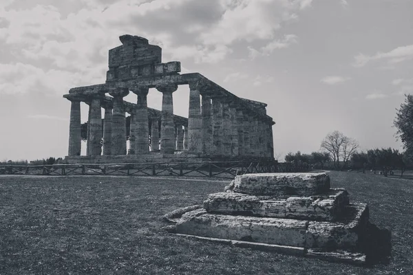 Pozostałości Archeologiczne Paestum Salerno Włoch Aby Zrozumieć Pojęcie Kultury Turystyki — Zdjęcie stockowe