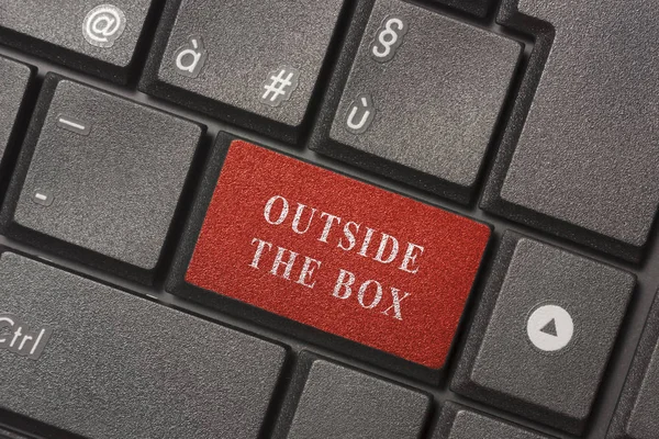 Geschlossene Computertastatur Mit Wort Außerhalb Der Box Ein Geschäftskonzept Meinen — Stockfoto