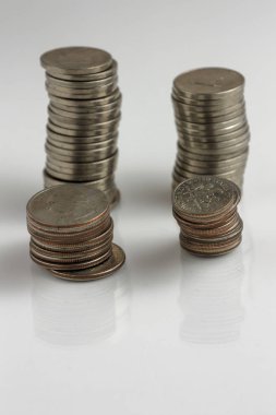 Beyaz arkaplanda paralar