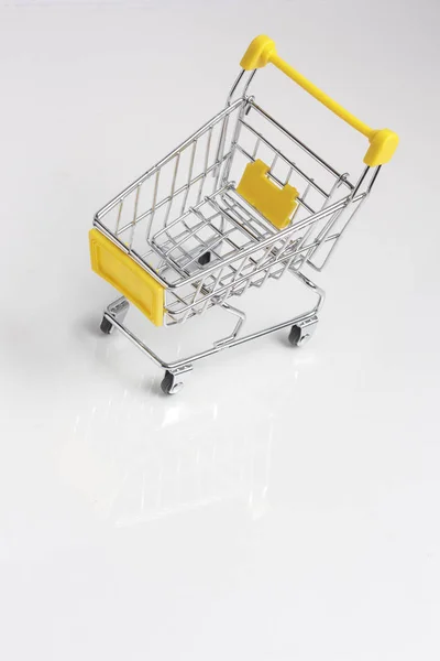 흰색 배경 절연 트롤리 쇼핑 쇼핑 카트, — 스톡 사진