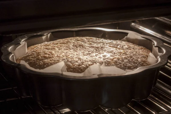Fırında pişirme işlemi şeker tahıllar ile tatlı çörek