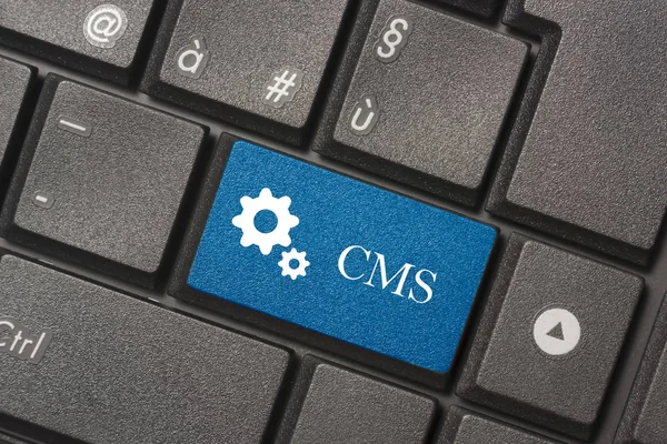 Närbild bild av Cms-knappen på tangentbordet på en modern dator — Stockfoto