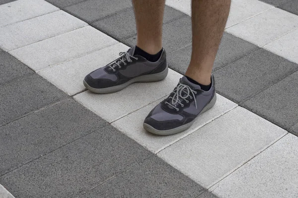 yaya geçidinde ayak adam