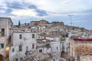 Onun dik eski Matera (Sassi di Matera) panoramik