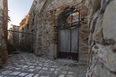 Terk edilmiş köy Craco, Basilicata bölgesi, İtalya
