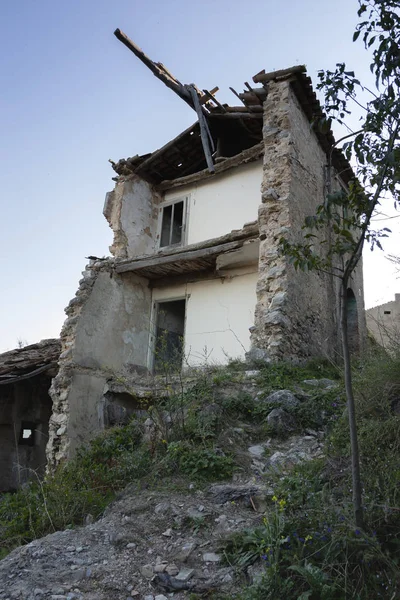 Romagnano al Monte, C'deki Salerno eyaletinde bir hayalet kasaba