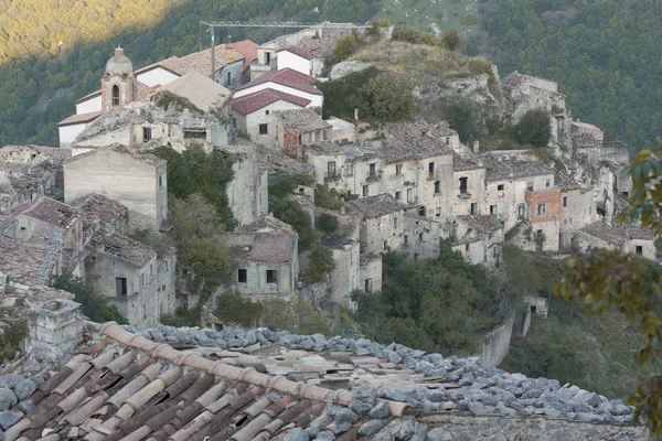Romagnano al Monte, un pueblo fantasma en la provincia de Salerno en C — Foto de Stock