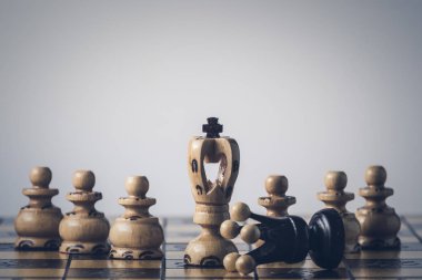 Satranç stratejisi kavramı satranç tahtasında